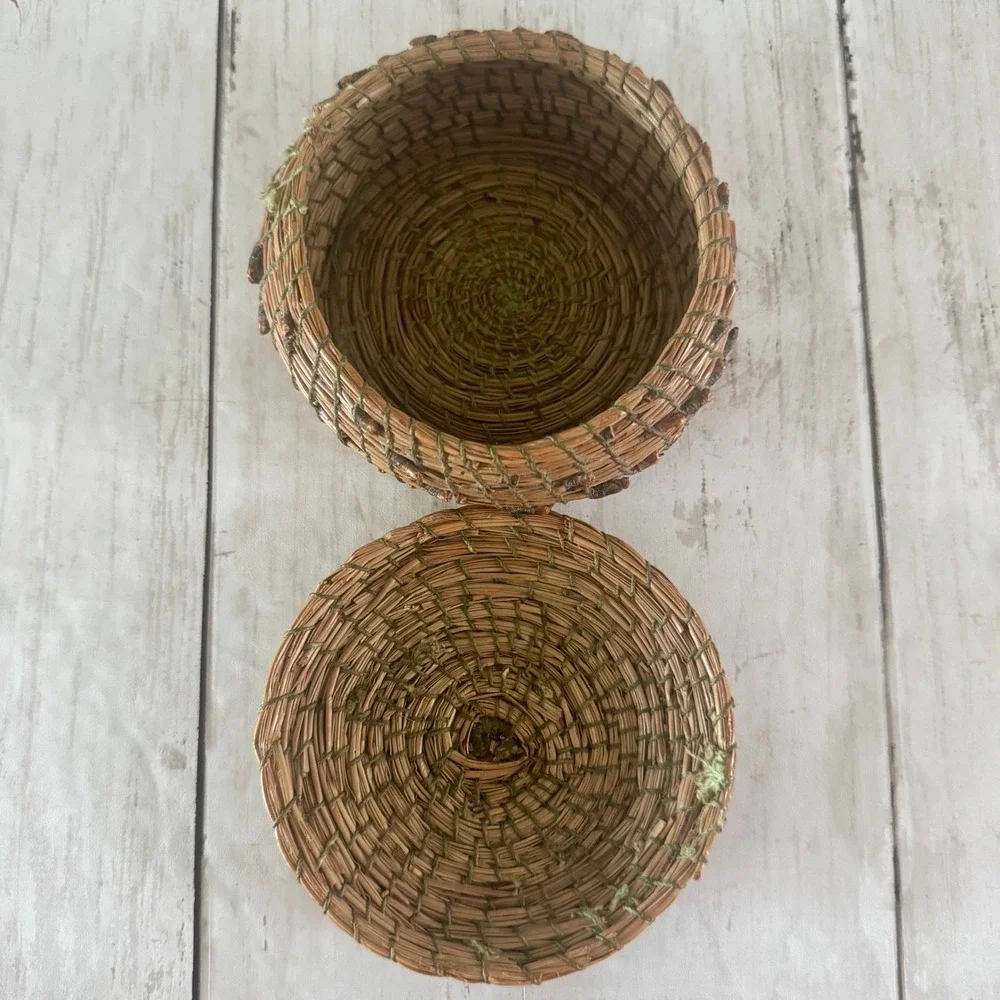 Vintage Hand Woven Pine Needle Basket Round Trinket Box with Lid Stone Finial 5